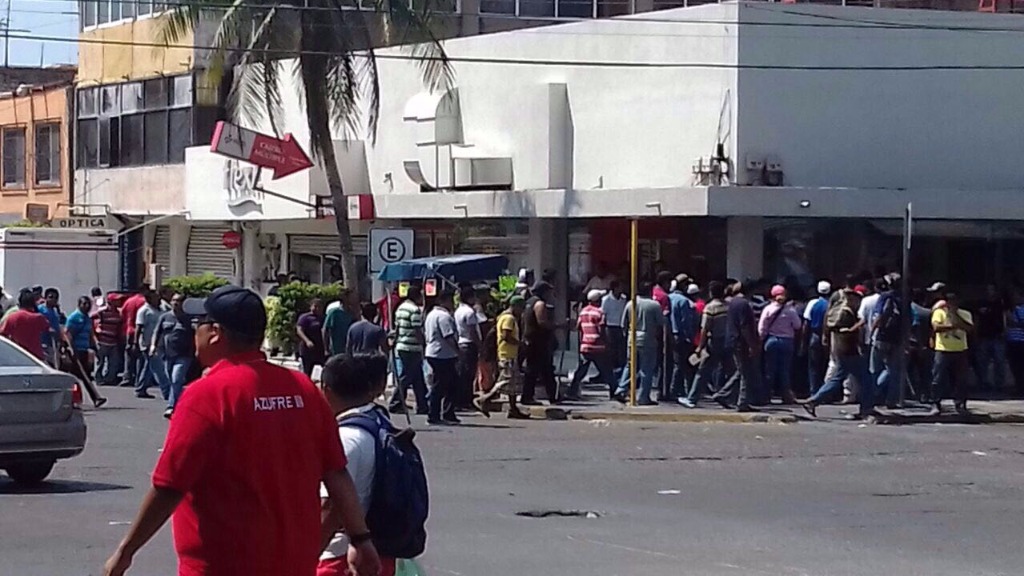 2. oax-bronca. Foto La Jornada