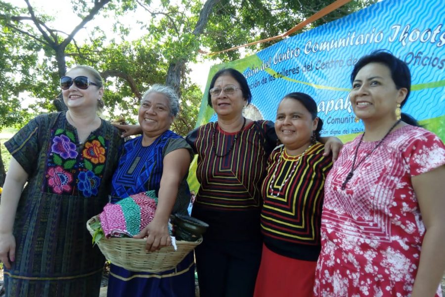 mujeres ikoots edifican la comunidad
