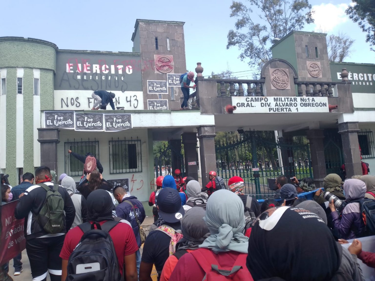 “Fue el Ejército”: estudiantes y familiares de los 43 de Ayotzinapa ...