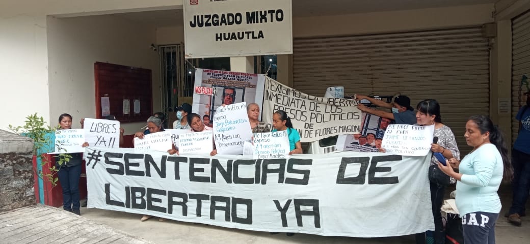 Tras nueve años en prisión preventiva, exigen liberar a 5 mazatecos de Eloxochitlán